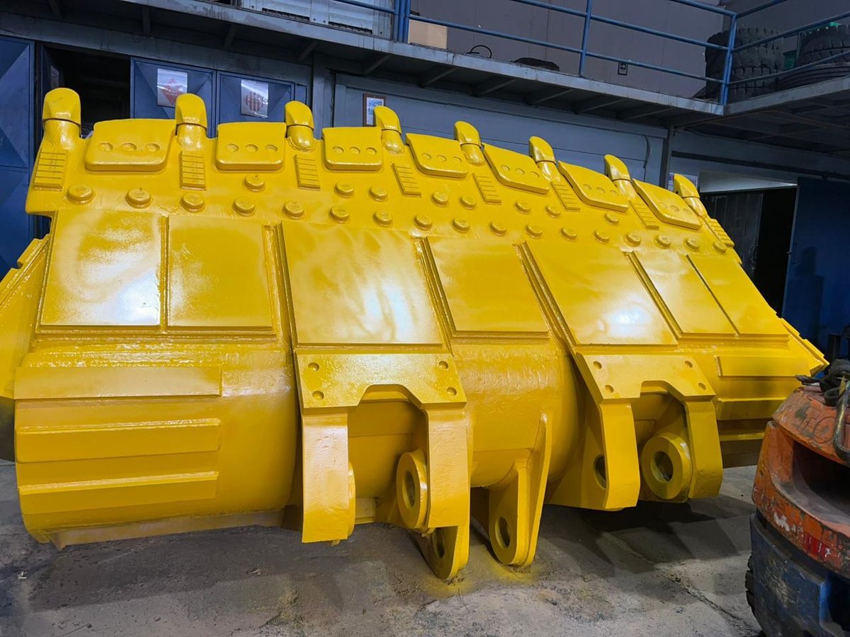 Balde excavadora reparado
